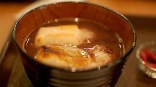 世界「この茶色いスープはなんだ?」おしるこの材料に世界も興味あり!