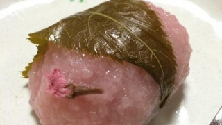 世界「春のイメージにぴったり!」桜餅に興味津々