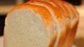 世界「食感よし、厚みもよし!」食パンの厚みが選べるなんて世界も驚き!