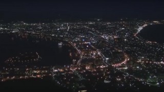 海外「光と影のコントラスト」函館山の夜景は湾の形くっきりだから美しい!
