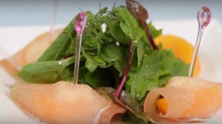 海外「簡単だし美味しそう!」柿と生ハムのオードブルは急なお客様へのおもてなし料理