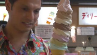 海外「タワーアイスの完食できるか」日本のアイスクリームの味に挑戦してみた