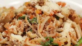 海外「食感がいい!」斬新な献立のしらたきミートパスタ