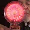 海外「美的感覚が素晴らしい！」珍しい電球を作る日本の技術に称賛
