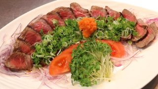 海外「最高に美味しい組み合わせ!」和牛のたたきを称賛