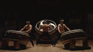 海外「雄大な文化だ!」鼓童の大太鼓の響きが素晴らしい