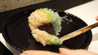 海外「芸術的と絶賛!」目の前で作られる和菓子がすごい