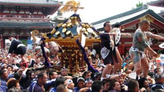 海外「神輿をぶつけひっぱいあう！」三社祭りが素敵すぎる