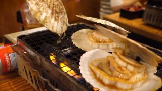海外「日本酒と食べたい!」東京で食べる浜焼き炭火七輪焼