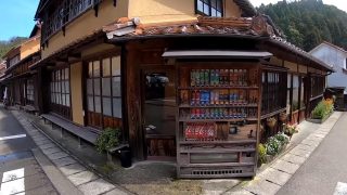 海外「木製和式自販機はとってもクール」コカ・コーラの特注自販機