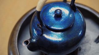 海外「銅板1枚をたたき起こす見事な技術！」燕鎚起銅器のツヤ感を絶賛