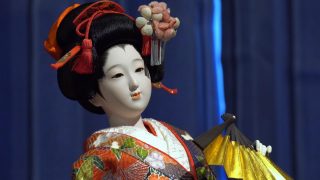 海外「日本人形は風格が違う!」伝統的な人形の着物姿と佇まいに惚れ惚れ