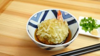 海外「エビと蕎麦を丸めて揚げる」海老そば天ぷらが奇抜すぎる料理だった!