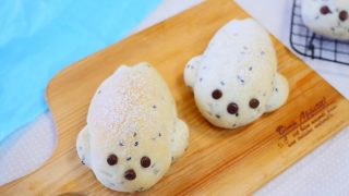 海外「ちょこんと寝転ぶ姿が愛らしい」ごまふあざらしの胡麻チーズパンの作り方