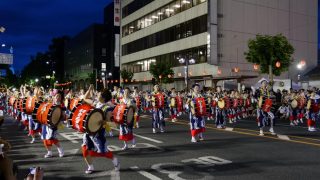 海外「岩手県盛岡で和太鼓の力強い演奏に感激」さんさ踊りは優雅できれいな祭