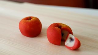 海外「本物そっくりな和菓子2種」りんごの練りきりの趣向を凝らした作り方