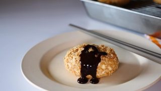 海外「チョコとクッキーアイスで再現してみた！」なんちゃってコロッケの作り方