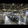 鉄の骨組みから完成まで！日本の工場で巨大バスが次々と生まれる製造プロセス