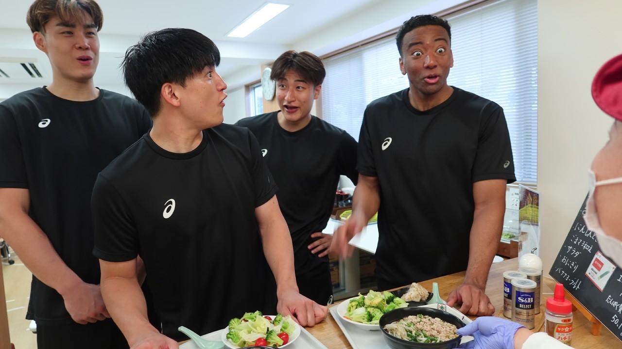 How Japan’s Pro Basketball Players Train & Eat